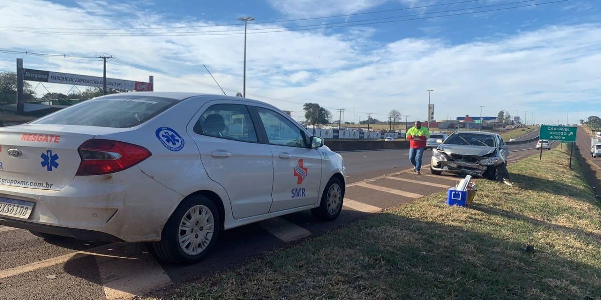Ao acessar a rodovia BR-277, automóvel é fortemente atingindo na traseira em Cascavel
