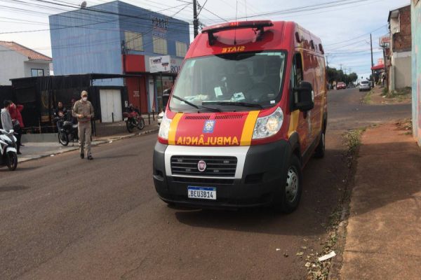 Imagem referente a notícia: Motociclista sofre forte contusão nas costas após colisão na Rua Altemar Dutra