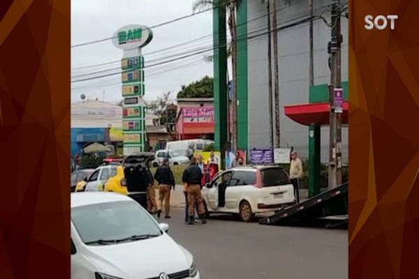 Imagem referente a notícia: Homem é detido por embriaguez ao volante após colidir em automóvel estacionado no Bairro Floresta