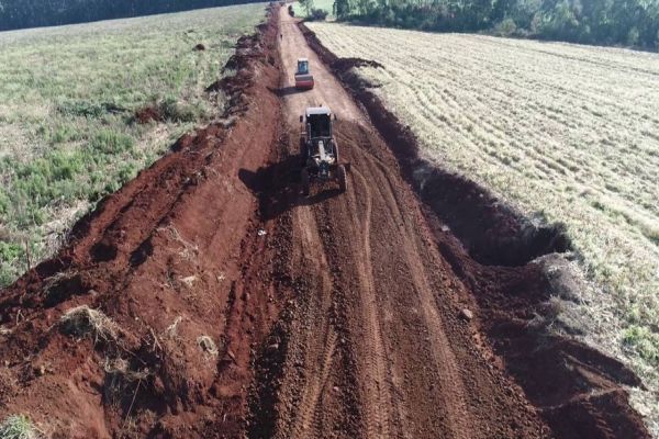 Mais de 300 quilômetros de estradas rurais receberam melhorias no primeiro semestre em Cascavel