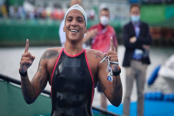Olimpíada de Tóquio: Ana Marcela Cunha é ouro na maratona aquática