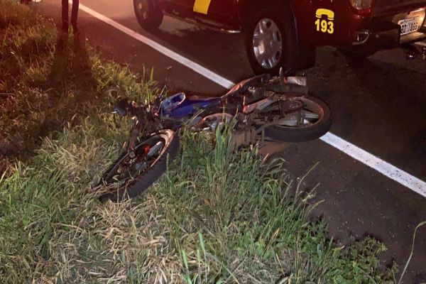 Imagem referente a notícia: Motociclista sofre fratura exposta após forte colisão de trânsito na PRc-467 em Cascavel