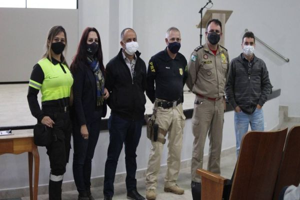 Cidadãos que respondem por crimes de trânsito participam de minicurso nesta terça (3), na Transitar