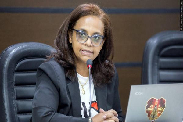 Beth Leal consegue recursos para casa que abriga mulheres que sofreram violência