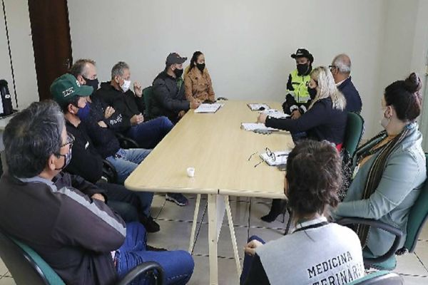 Reunião discute mudança temporária da Feira do Produtor