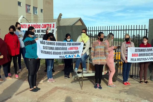 Moradores do Jaborá realizam protesto contra a Caixa Econômica