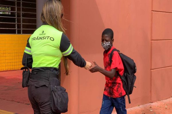 Ações educativas "Volta às Aulas" atingem diretamente mais de 500 pessoas da comunidade escolar