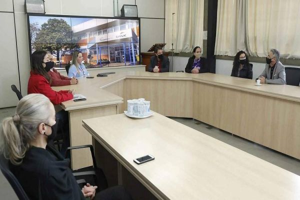 Vice-prefeito recebe novo diretor-geral do Senac/PR