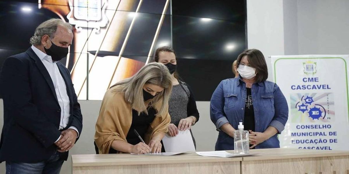 Marcia e Renato prestigiam posse do Conselho de Educação