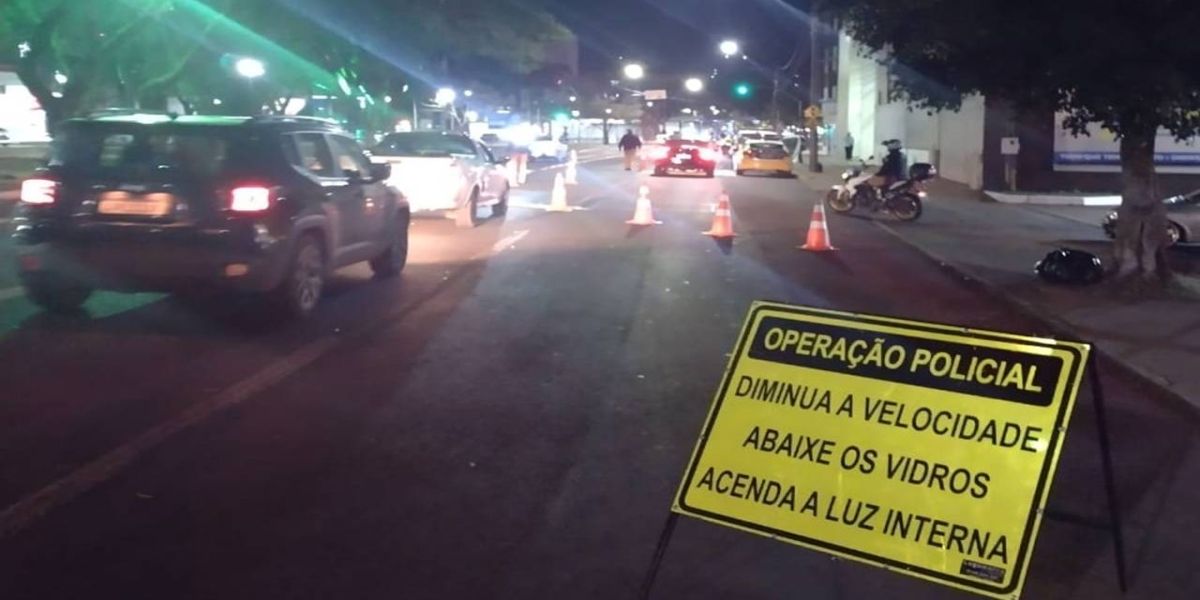 Operação Bloqueio detém dois condutores embriagados e recolhe veículos com débitos