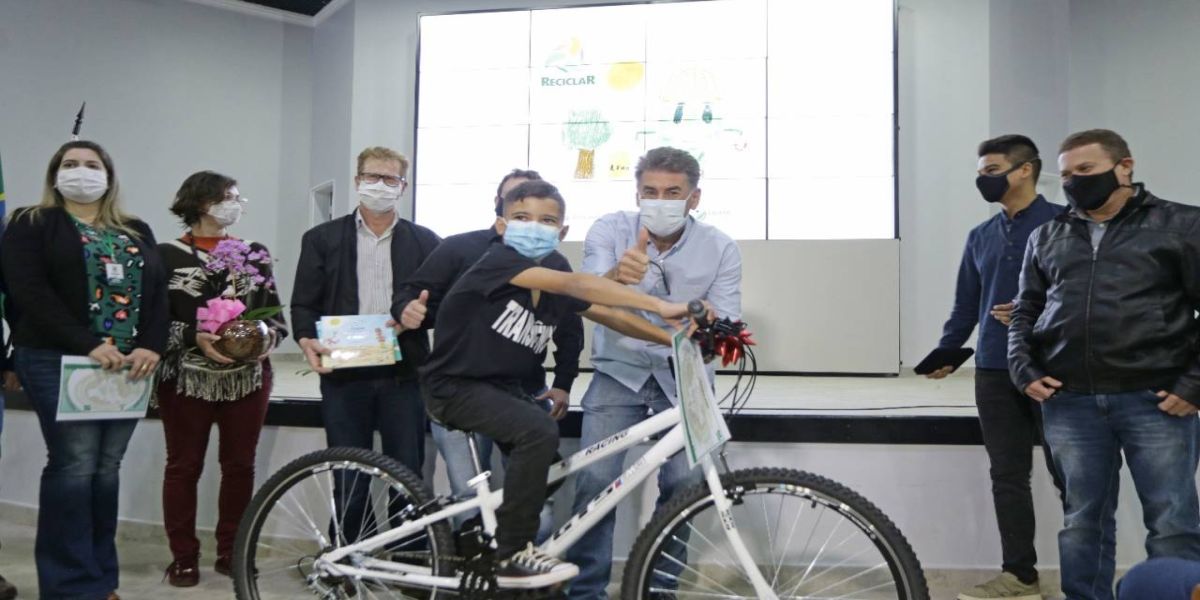 Meio Ambiente premia alunos do 5º ano vencedores do 1º Concurso de Desenho