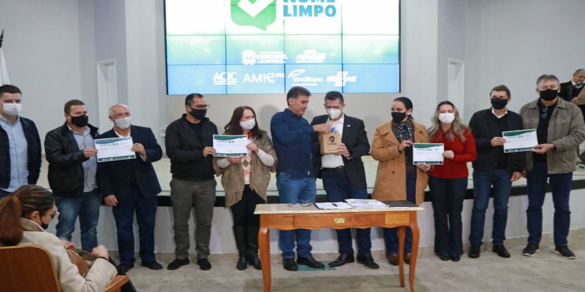 Cascavel encerra campanha Meu nome Limpo com entrega de certificados