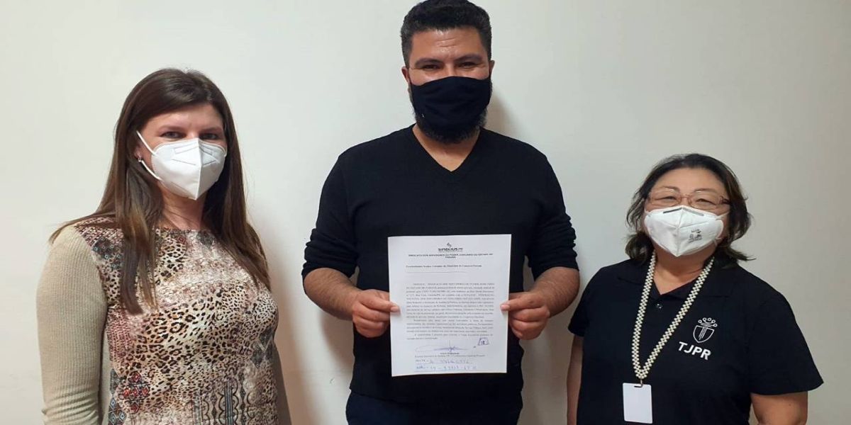 Edson Souza recebe pedido do Sindijus para audiência pública sobre a PEC 32