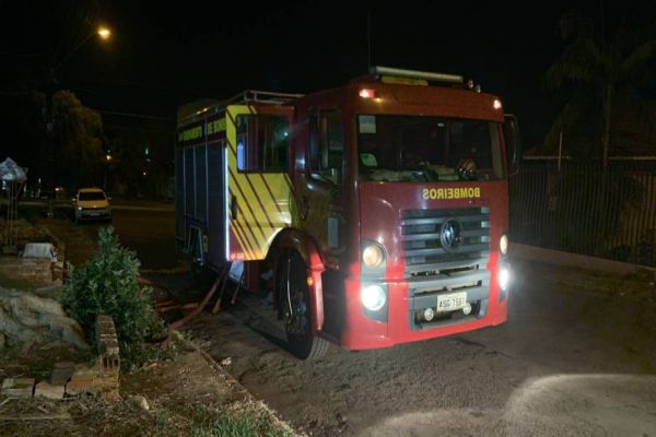 Imagem referente a notícia: Princípio de incêndio criminoso é registrado no Bairro São Cristóvão