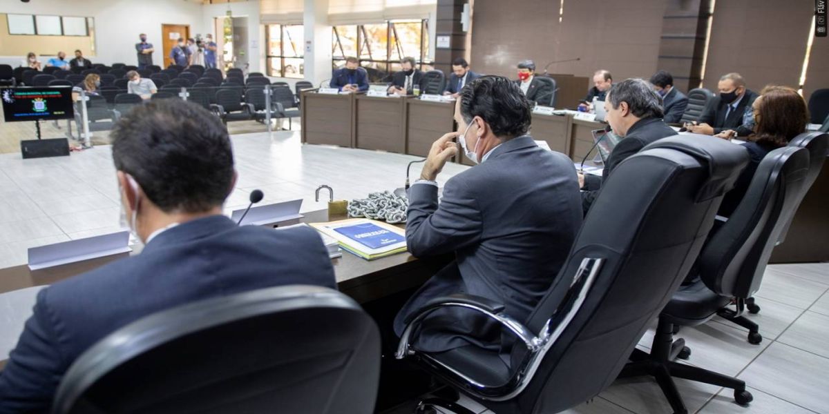 Câmara mantém veto e derruba obrigação de capacete para condutores de patinetes elétricos