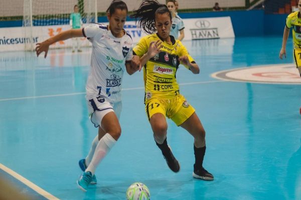 Imagem referente a notícia: Stein Cascavel Futsal vence no clássico paranaense pelo NFFB
