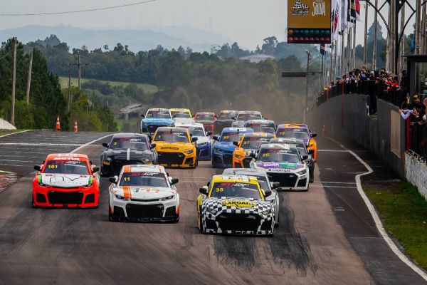 Imagem referente a notícia: Gaúcho Cesar Ramos e o mineiro Weldes Campos vencem a Special Edition da GT Sprint Race em Tarumã