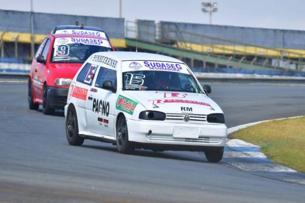 Paranaense de Velocidade começa com 66 carros