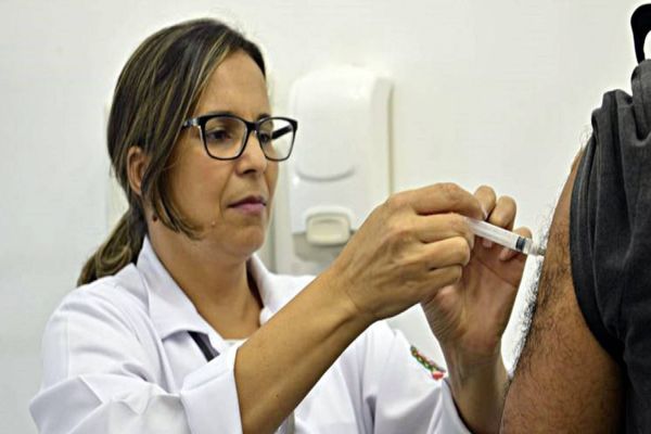 Cascavel vacina pessoas com 25 anos ou mais nesta quarta-feira (18)