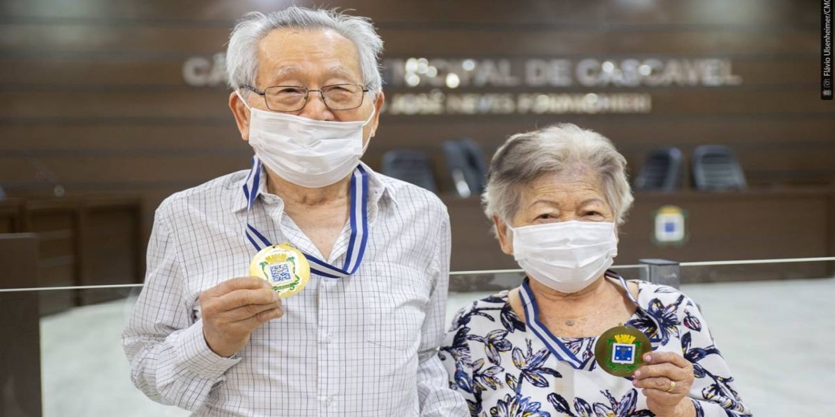 Casal Takashi e Helena Uyeda recebe na Câmara a Medalha Xiquinho Zimmermann