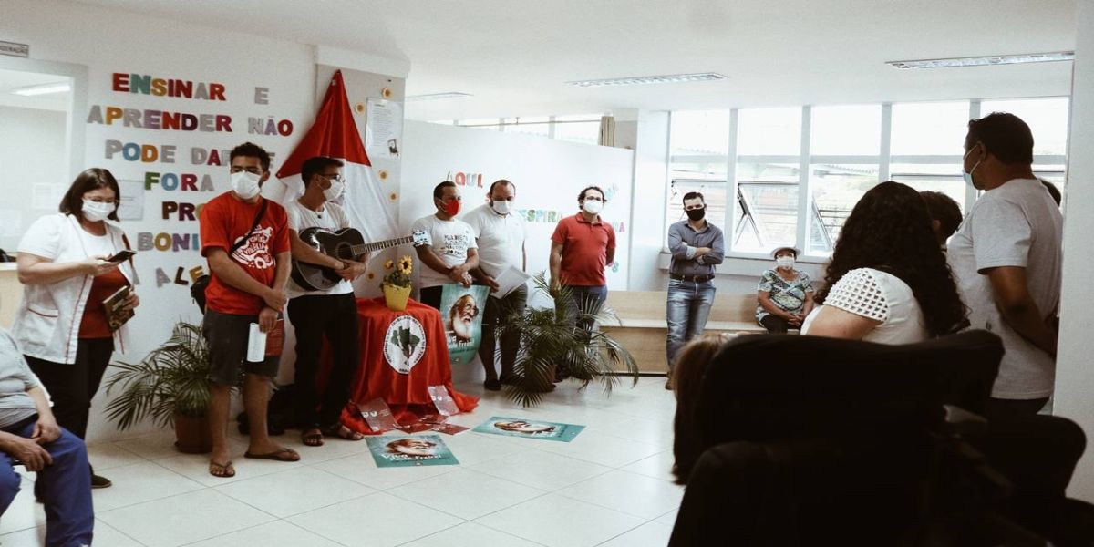 Centro de EJA Paulo Freire é homenageado com busto do educador