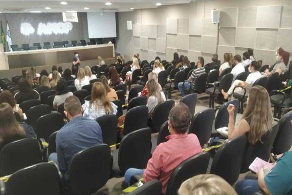 Departamento de Educação da AMOP discute pauta de trabalho com secretários