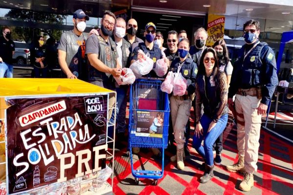 Imagem referente a notícia: Campanha Estrada Solidaria arrecada mais de 58 toneladas de alimentos no Paraná