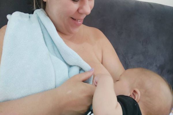 Amamentação ajuda a prevenir câncer de mama e outras doenças