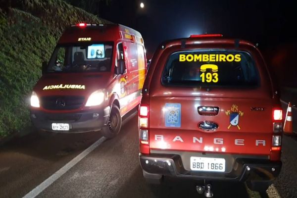 Imagem referente a notícia: Grave colisão de trânsito é registrada na BR-277 em Santa Tereza do Oeste