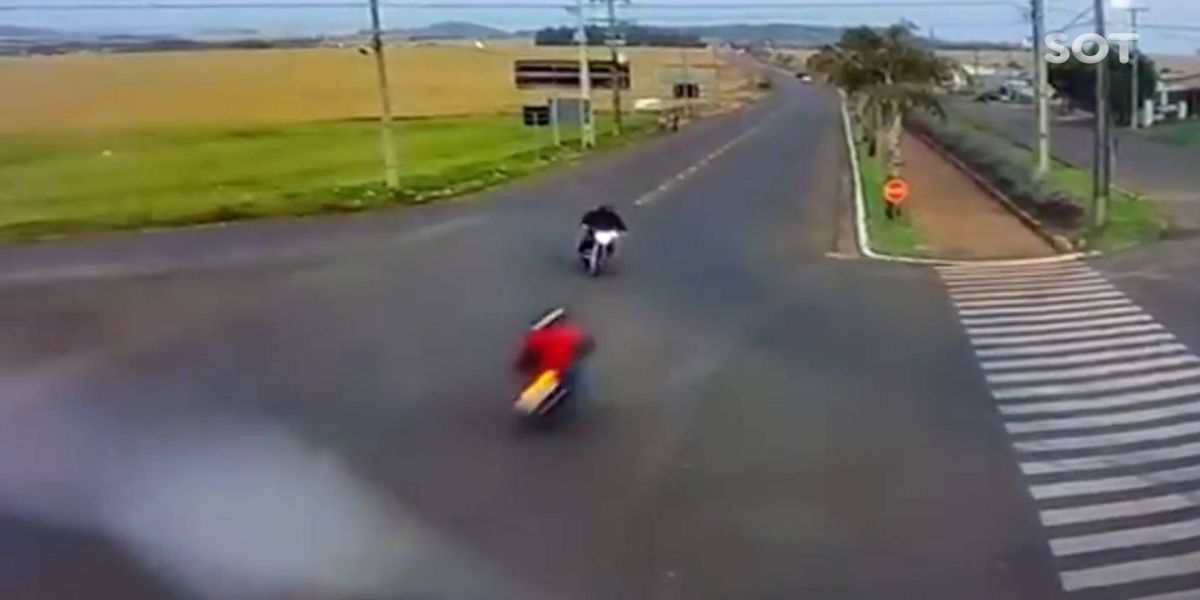 Vídeo registra momento em que motocicletas colidem frontalmente em Itaipulândia
