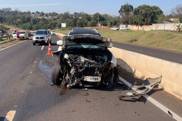 Imagem referente a notícia: Veículos ficam destruídos após forte colisão de trânsito na PRc-467 no Brasmadeira
