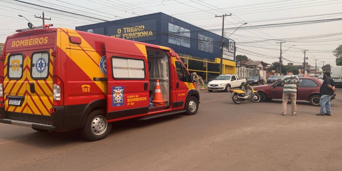 Mulher fica ferida em colisão de trânsito na Rua Manaus em Cascavel