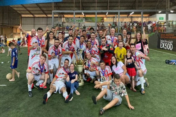 Foto relacionada a notícia: ZZ Lanches vence FT Fercaus é campeão da 2ª Copa Cia da Música de Futebol Sintético