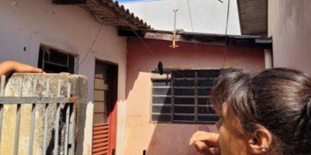 Após brigar com a mãe, garoto passa três dias em cima de telhado de residência