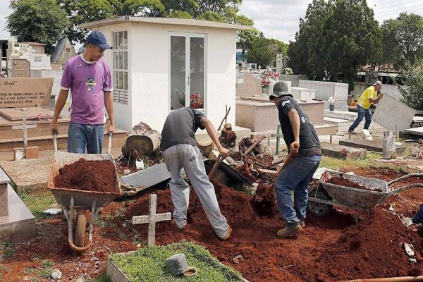 Vereador propõe cemitérios verticais para solucionar demanda por mais espaço