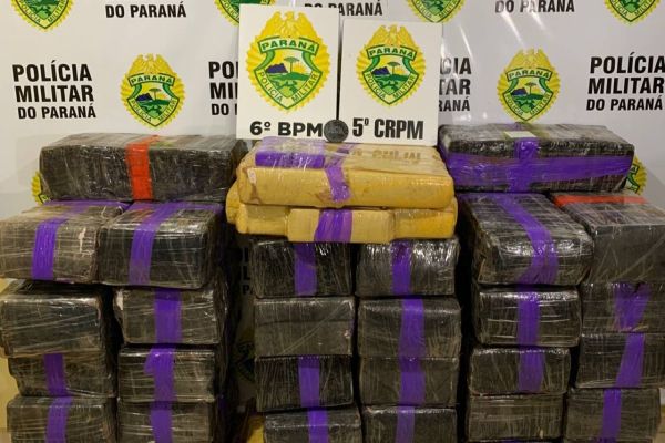 Imagem referente a notícia: PM, Receita Federal e BPFron apreendem mais de uma tonelada de maconha no Bairro Universitário