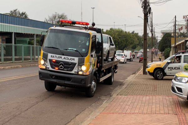 Imagem referente a notícia: Ação Rápida: Três assaltantes são detidos pela Polícia Militar na Rua Pres. Juscelino Kubitscheck