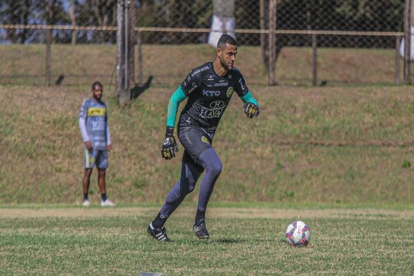 Reforçando o elenco para o Brasileirão, FC Cascavel contrata o goleiro Douglas Marques