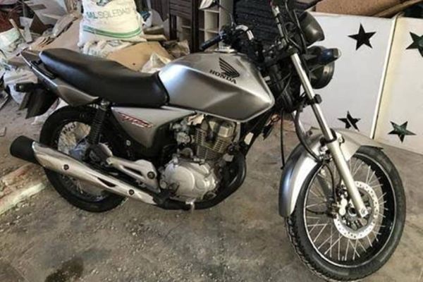 Motocicleta é furtada na Rua Souza Naves
