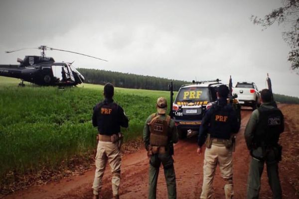 Após fuga e acompanhamento aéreo, PRF e PC apreendem veículo carregado com cigarros