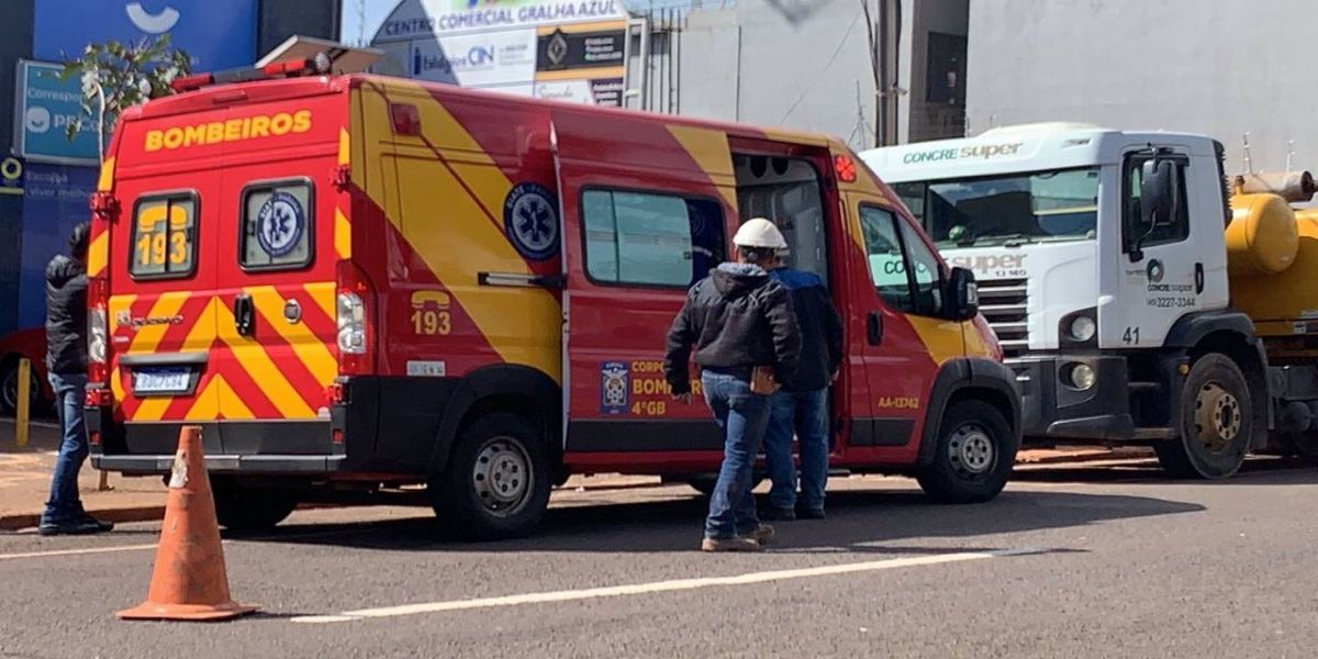 Trabalhador fica ferido após ser atingido por pedra na Rua Rio Grande do Sul no Centro de Cascavel