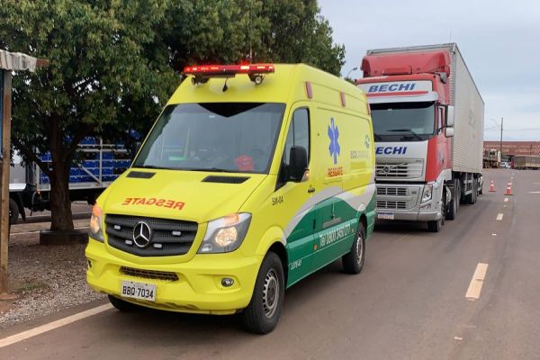 Imagem referente a notícia: Colisão de trânsito é registrada na alça de acesso da PRc-467 no Trevo Cataratas
