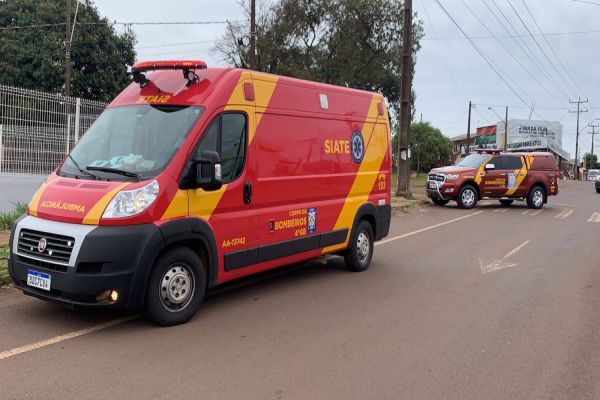 Imagem referente a notícia: Motociclista que trabalha com delivery perde controle e colide contra poste no Bairro 14 de Novembro