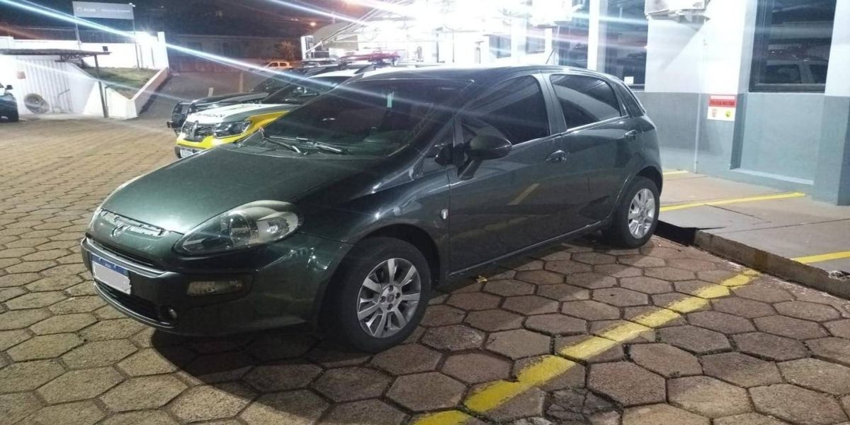 Pelotão de Choque detém três indivíduos após tentativa de assalto no centro de Cascavel