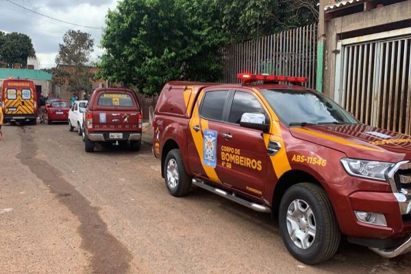 Imagem referente a notícia: Homem de 27 anos fica em estado grave após ser esfaqueado no pescoço no Bairro Interlagos