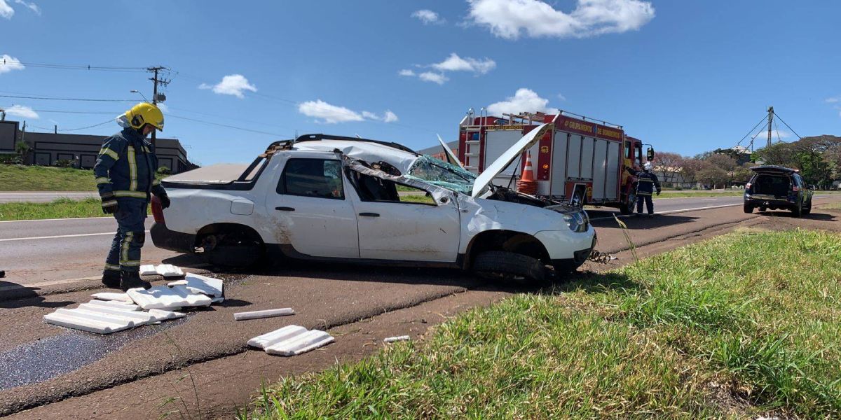 Renault Oroch capota na BR-467 no Loteamento Novo Milênio