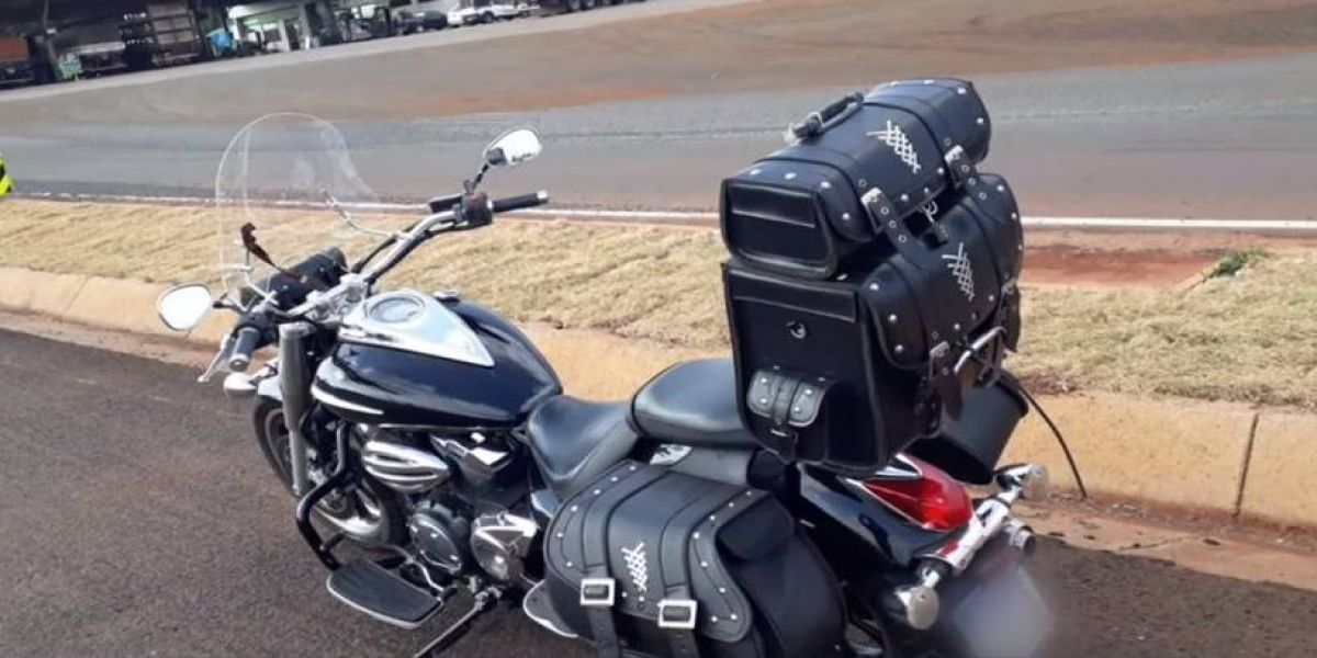 Empresário encontra mala com quase R$ 8 mil em rodovia e devolve ao dono no Paraná