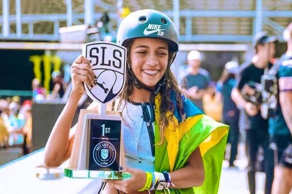 Imagem referente a notícia: Rayssa Leal vira final na última manobra e é campeã na Liga Mundial de Street