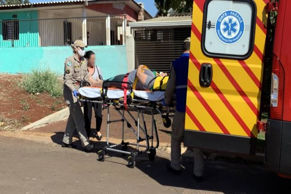 Imagem referente a notícia: Mulher de 46 anos sofre queda ao tropeçar em calçada no Bairro Floresta