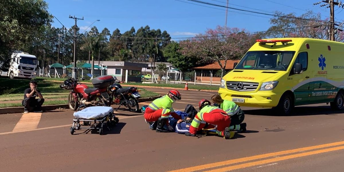 Jovem de 20 anos fica ferido após colisão entre motos na BR-277 em Cascavel
